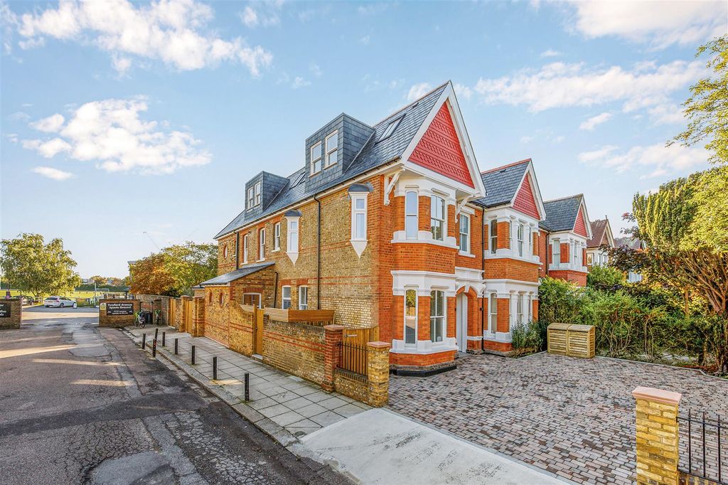 Property photo 2 of 22 Twyford Avenue-3.Jpg
