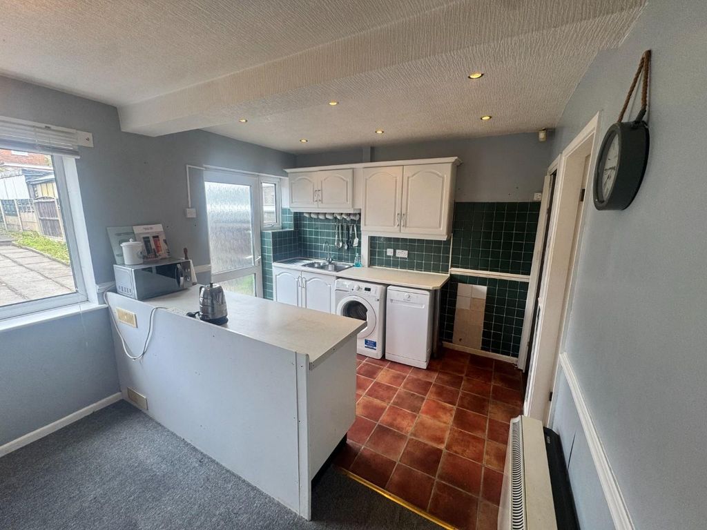Property photo 3 of 28