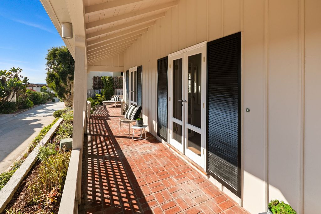 Property photo 3 of 35