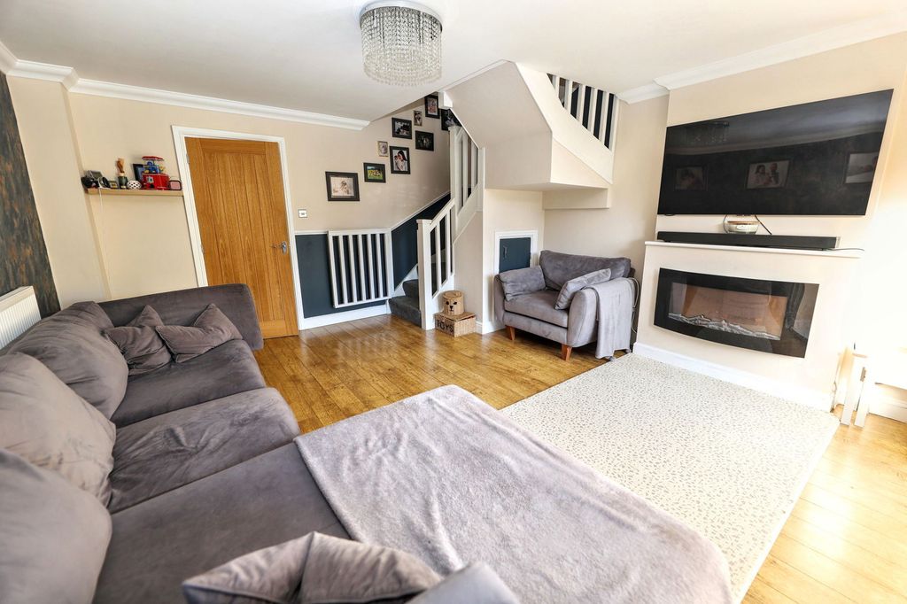 Property photo 2 of 17