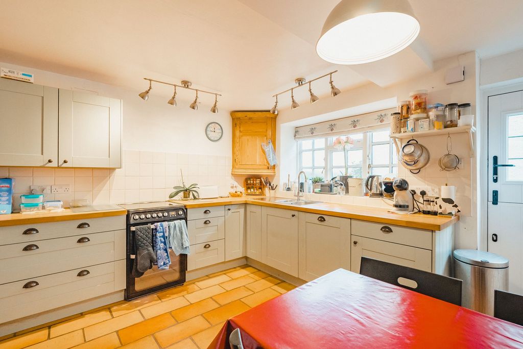 Property photo 2 of 31