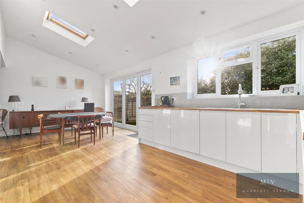 Property photo 3 of 15 Stanley Gardens 12 MV-9.Jpg