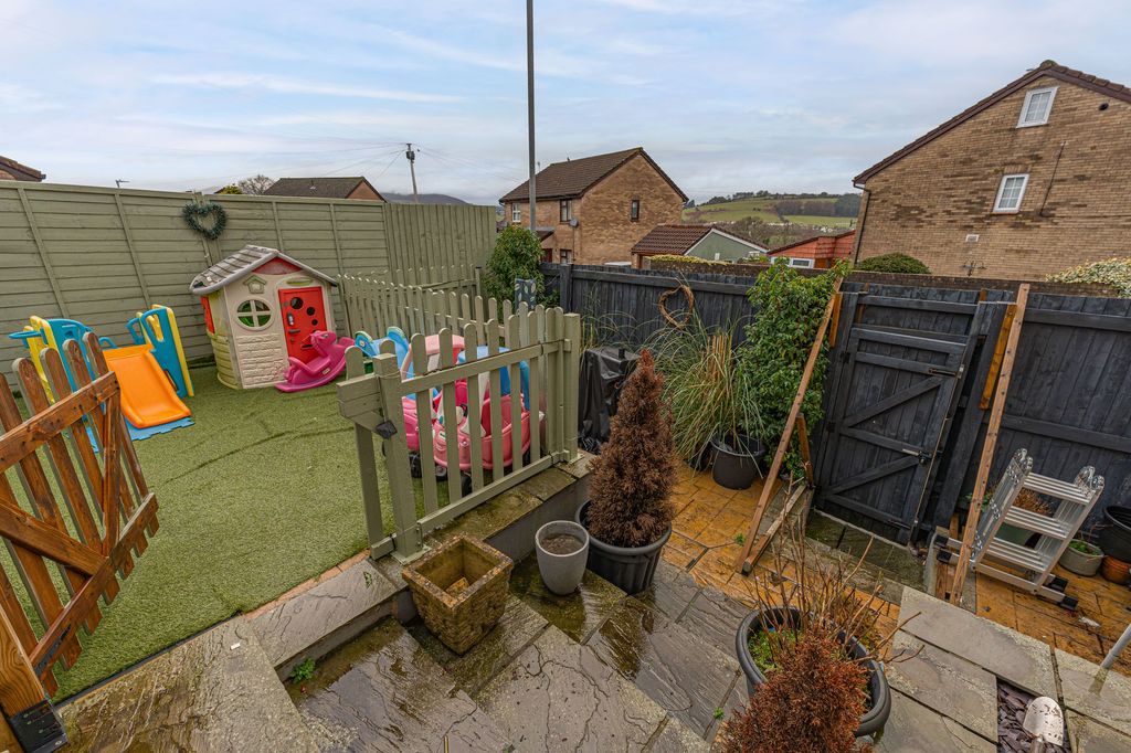 Property photo 2 of 33