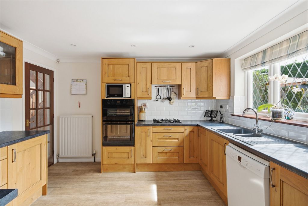 Property photo 3 of 26