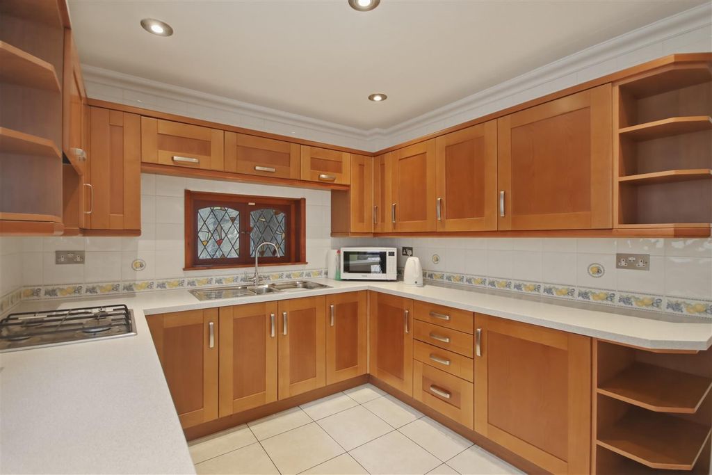 Property photo 2 of 12 Kitchen