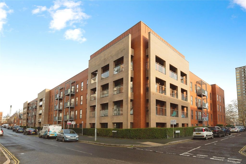 Property photo 1 of 9 Picture No. 18