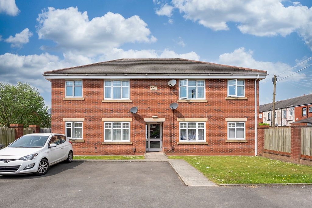 Property photo 1 of 10 8 Park Court