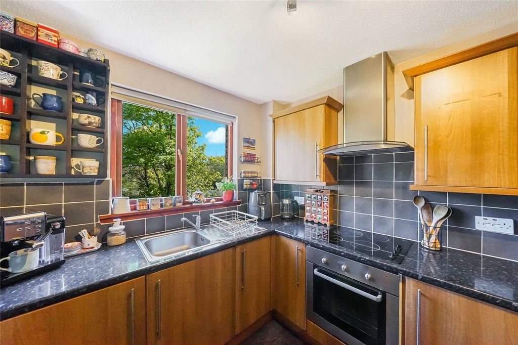 Property photo 3 of 31 Kitchen