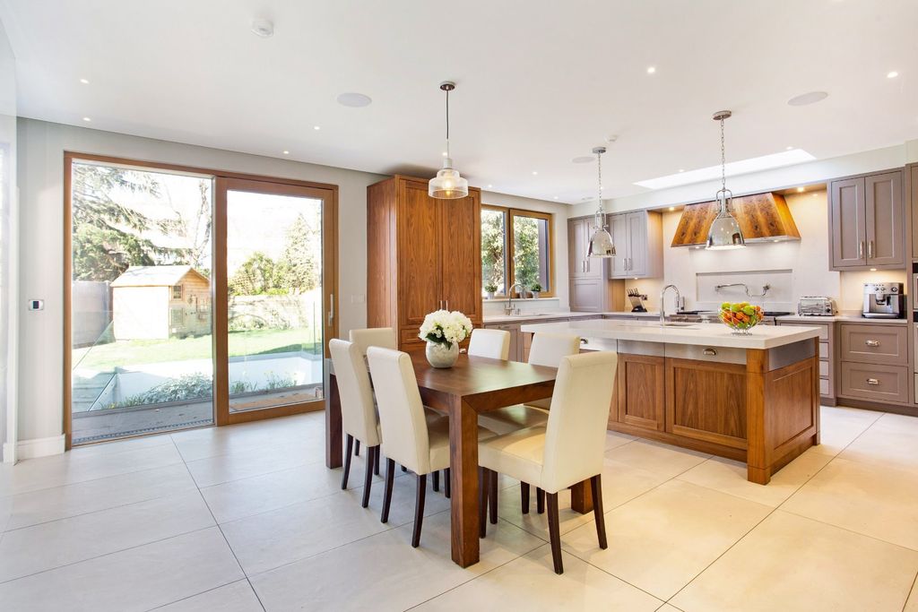 Property photo 2 of 16 Dining Area