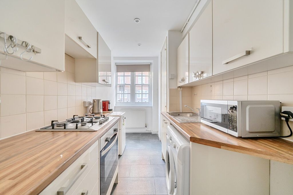 Property photo 2 of 16 Picture No. 13