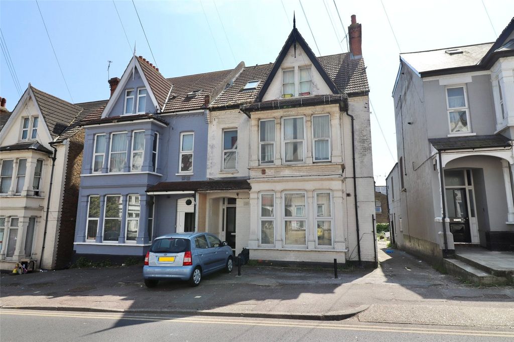 Property photo 1 of 8 First Floor Flat