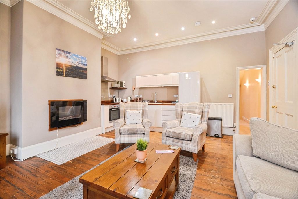 Property photo 3 of 8 Picture No. 10