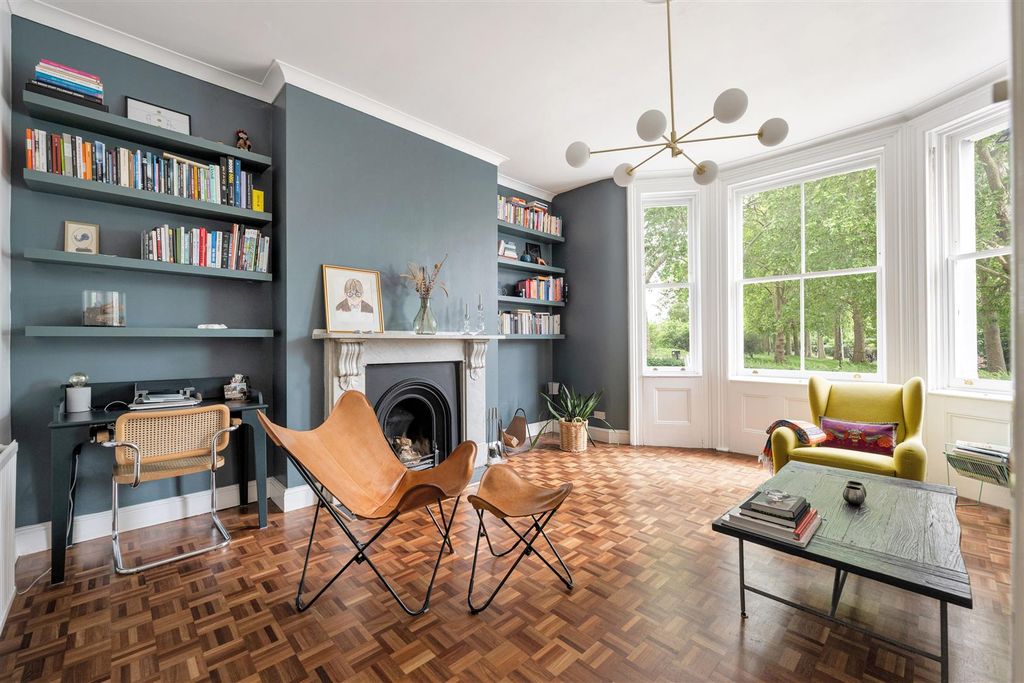 Property photo 3 of 43 Downs Road, E5
