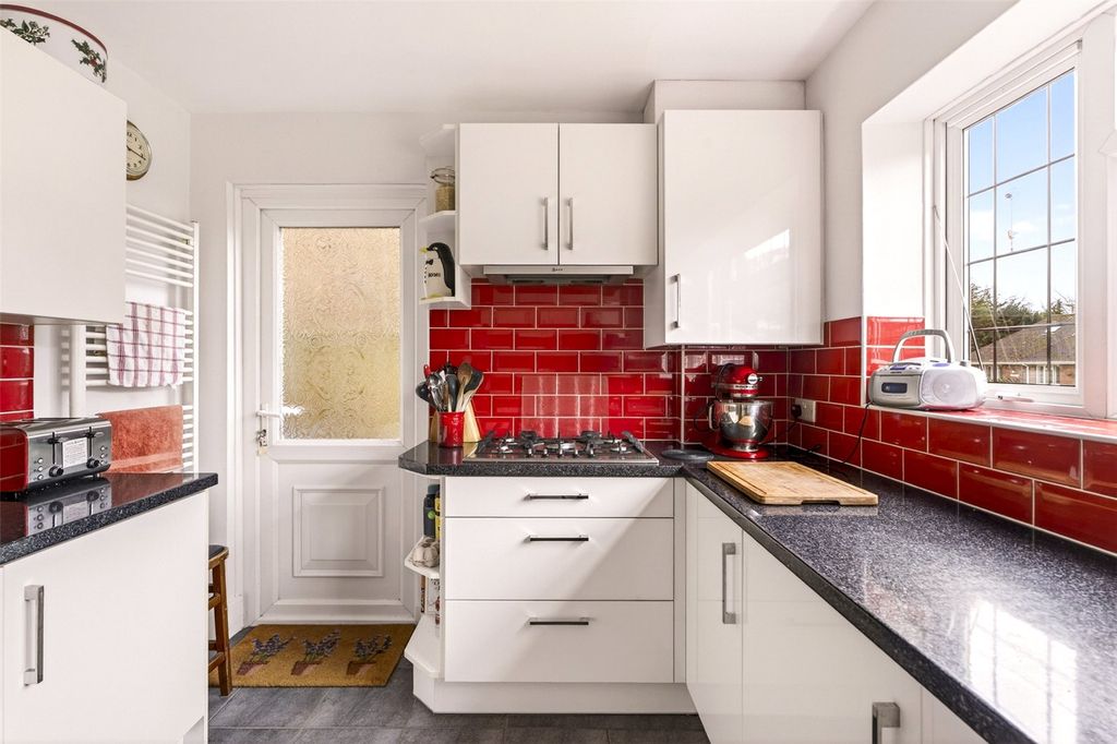 Property photo 3 of 33 Picture No. 23