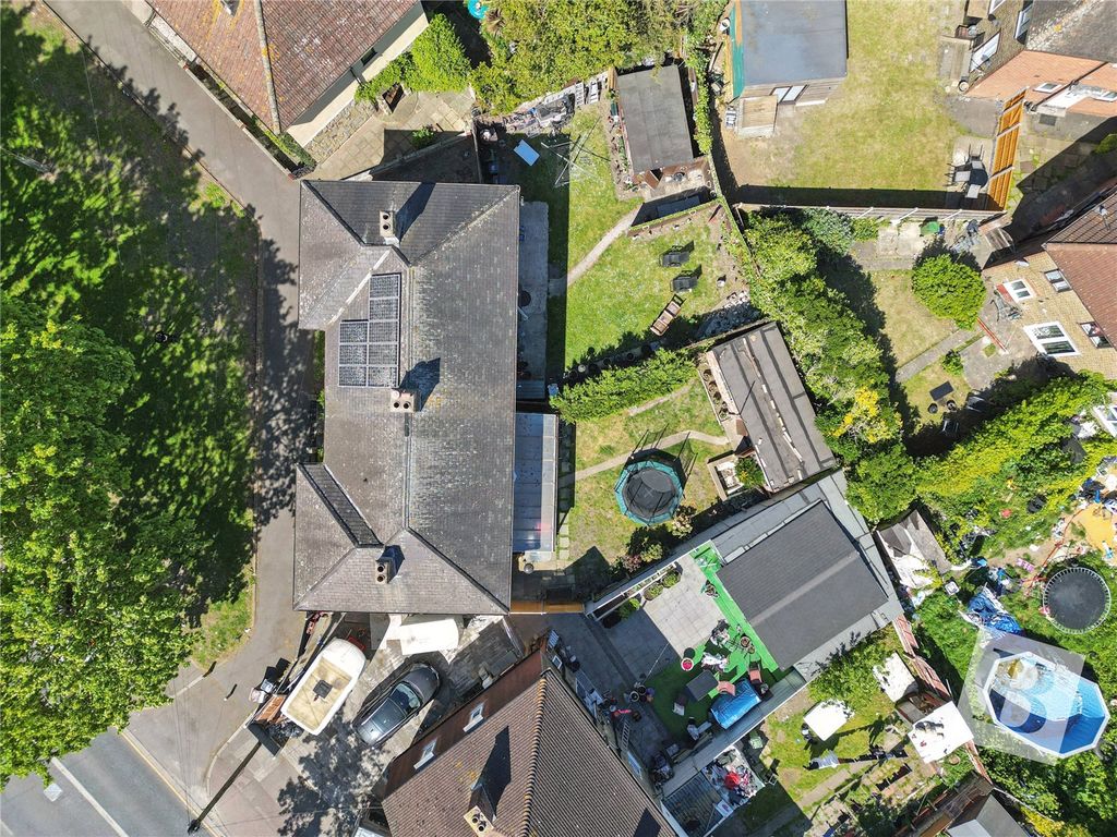 Additional image 10 of 4 bed semi-detached house for saleWood Lane, Dagenham RM8