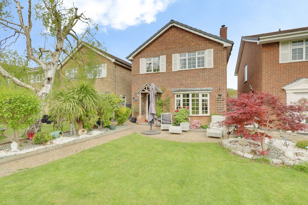 Property photo 1 of 28