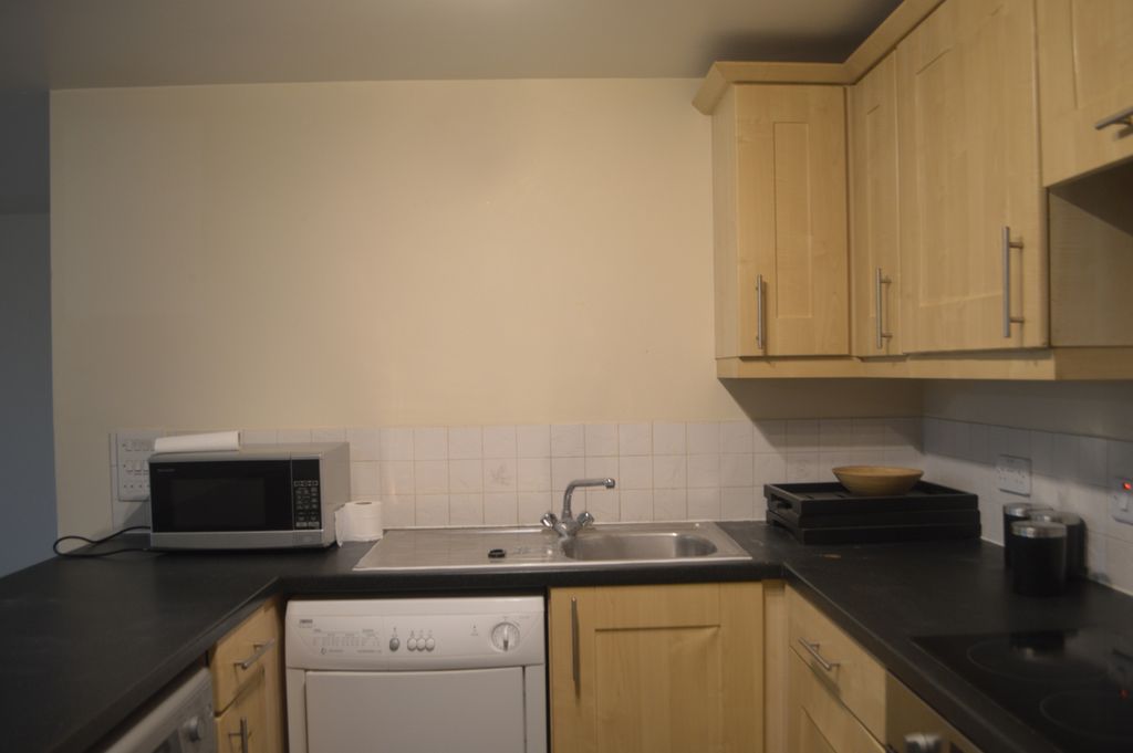 Property photo 2 of 17 Kitchen 1