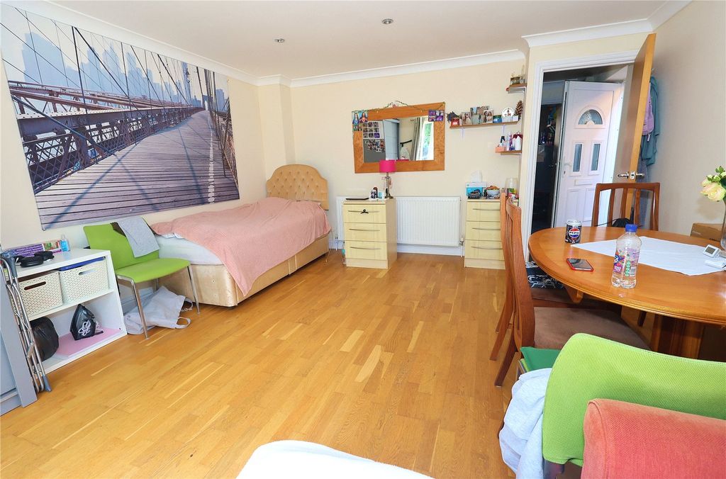 Property photo 3 of 8 Picture No. 04