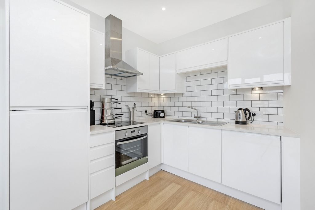 Property photo 2 of 10 Kitchen