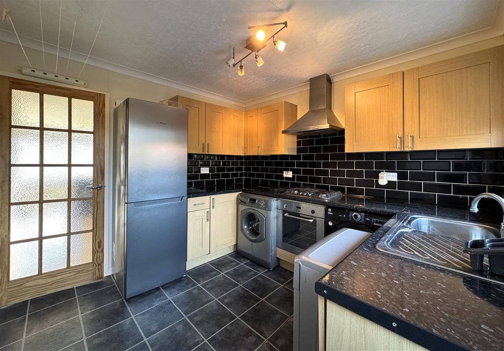 Property photo 3 of 18 Kitchen 2.Jpg