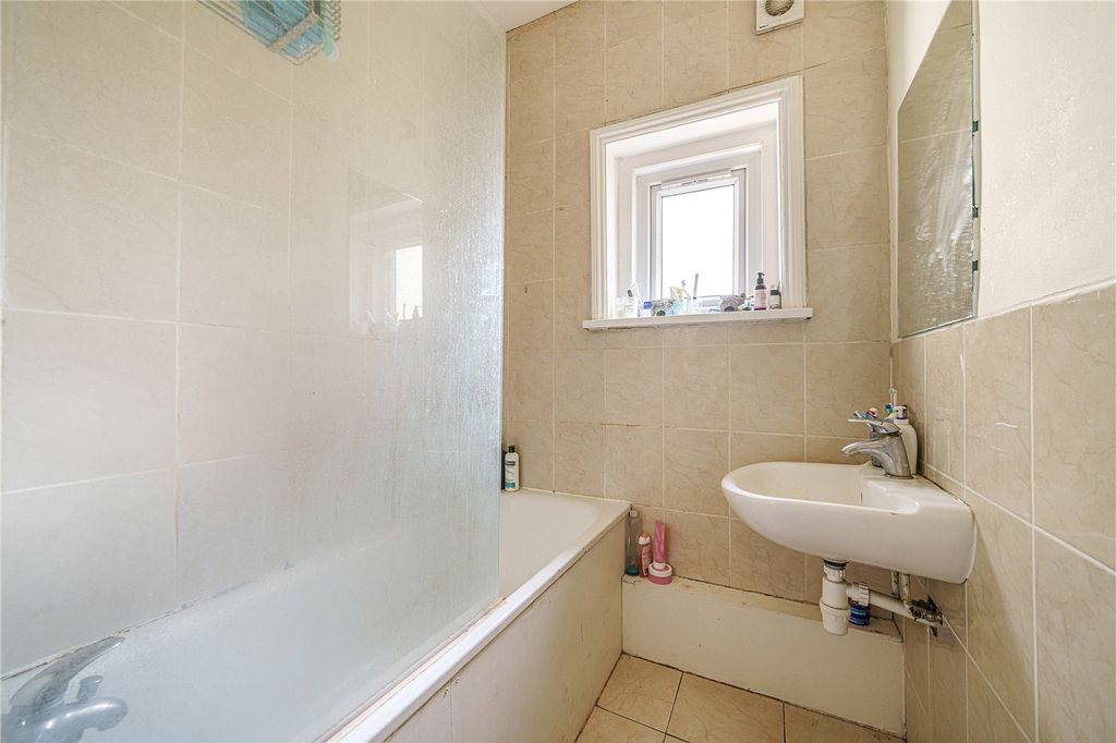 Property photo 3 of 10 Bathroom