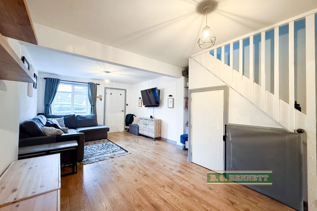 Property photo 3 of 11