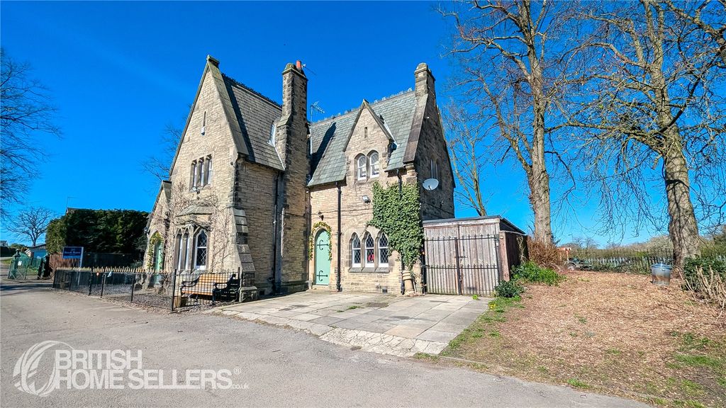 Property photo 2 of 22 Picture No. 17