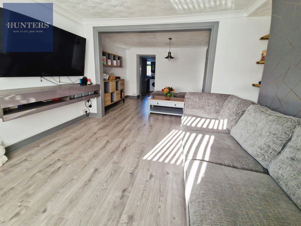 Property photo 3 of 18 Living Room