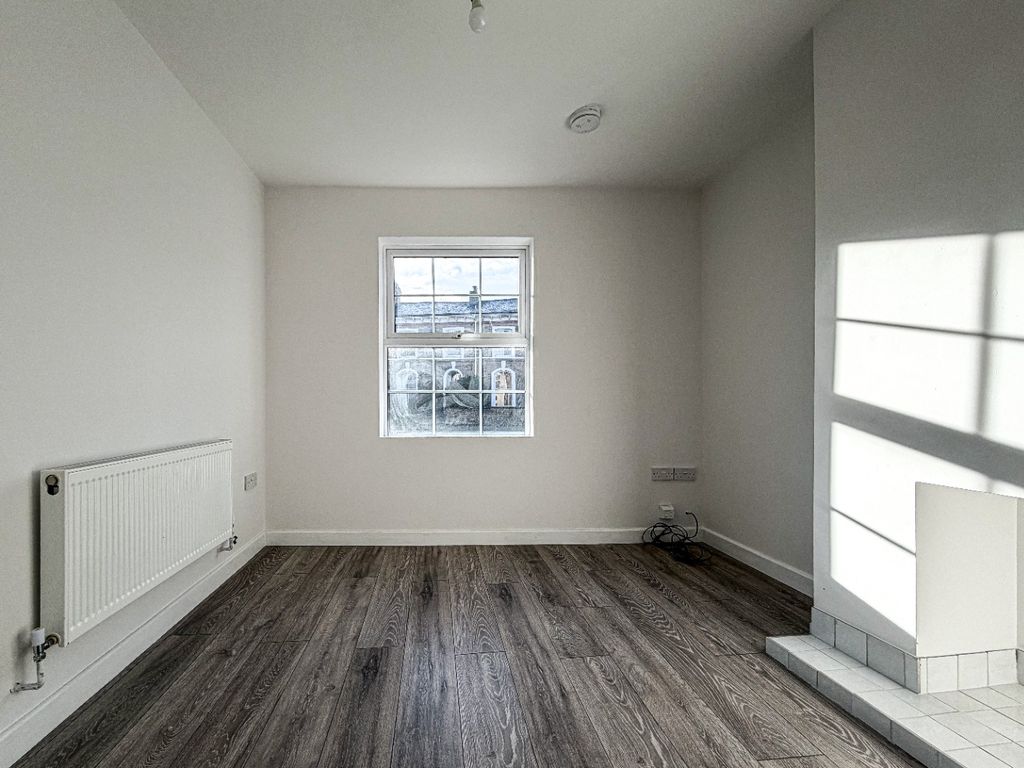 Property photo 3 of 15 4716555