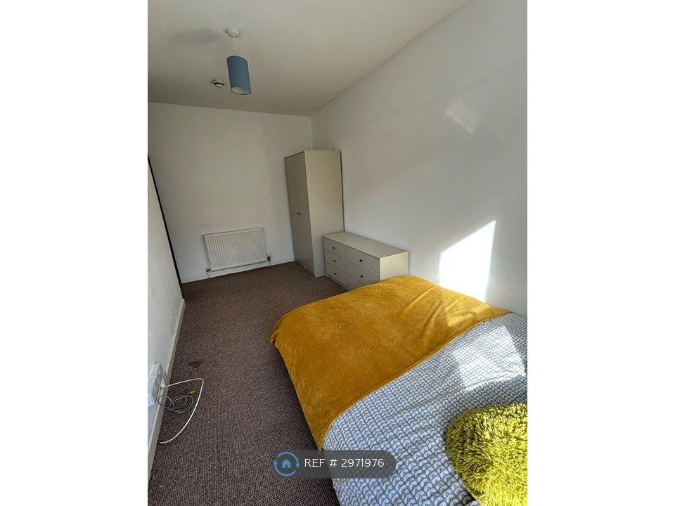 Property photo 2 of 13 Room 5