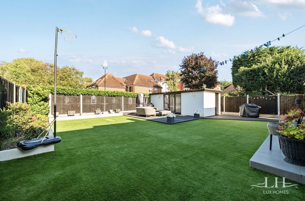 Property photo 2 of 21