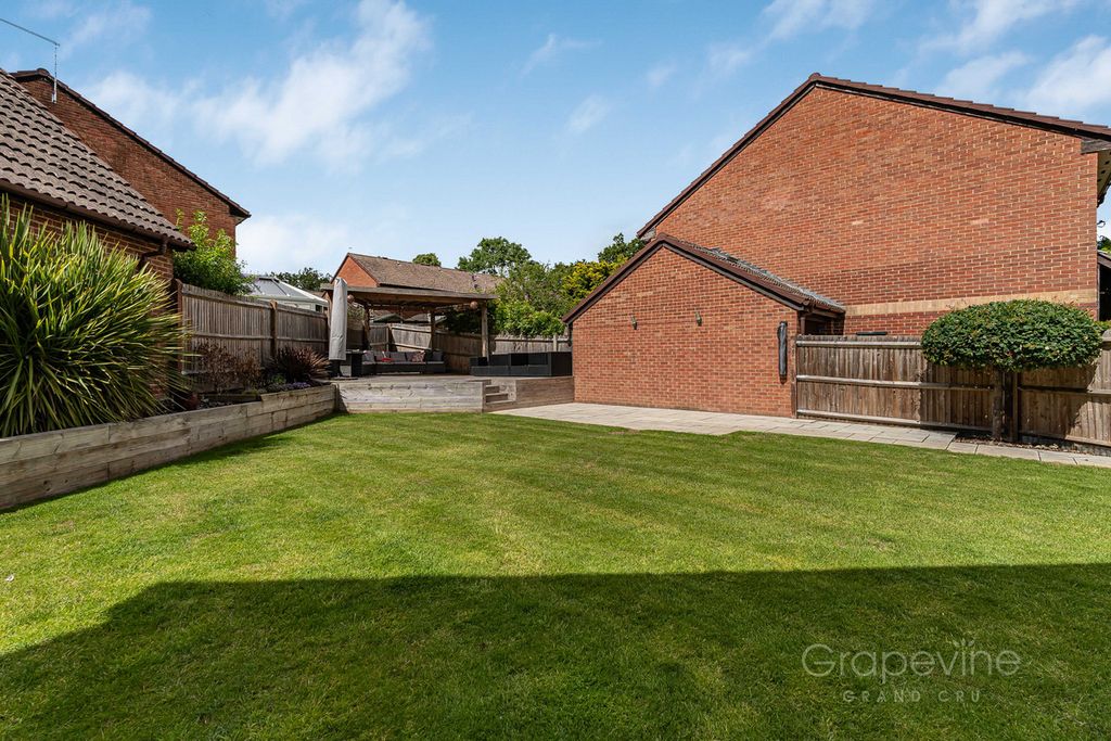 Property photo 2 of 31
