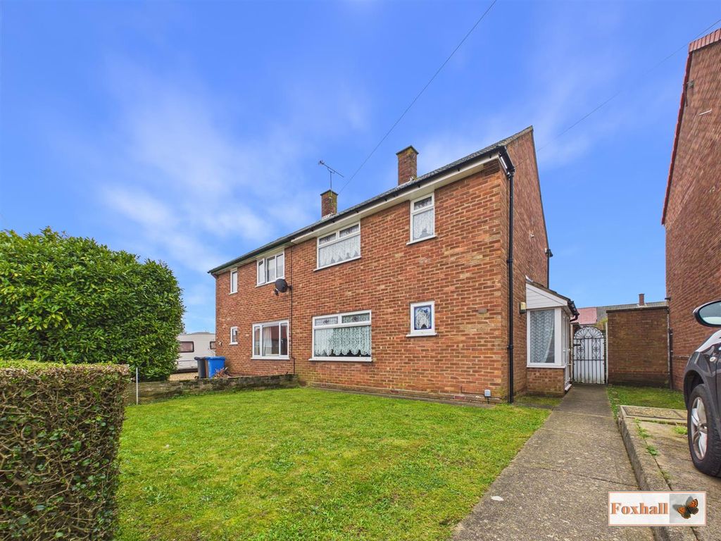 Property photo 1 of 18 Front Garden