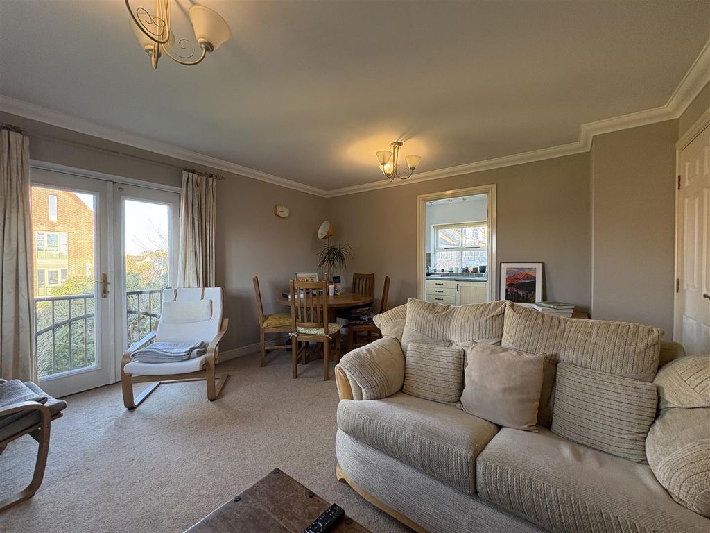 Property photo 3 of 16 Lounge.Jpeg