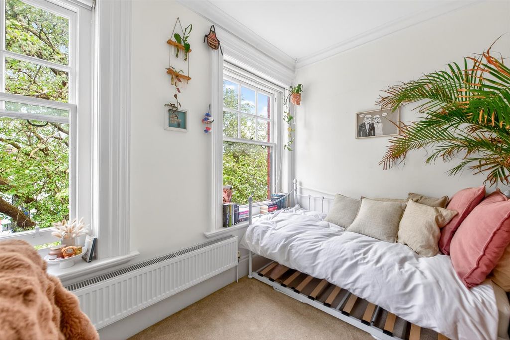 Additional image 15 of 2 bed flat for saleCarfax, Horsham RH12