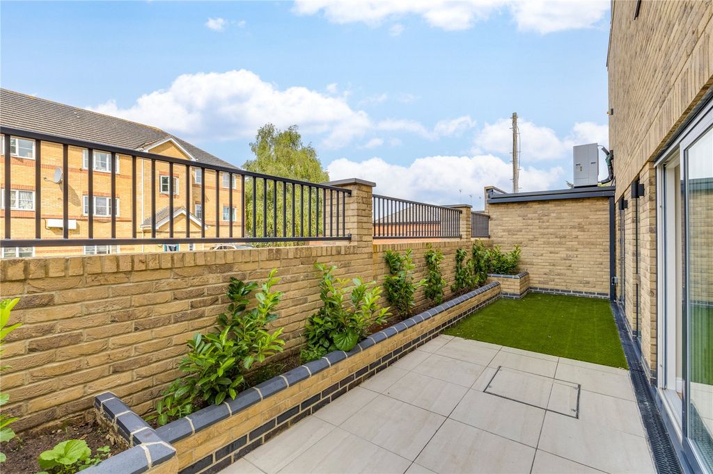 Property photo 2 of 14 Picture No. 15