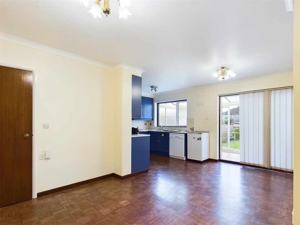 Property photo 3 of 14 Cam03510G0-Pr0041-Still014.Jpg