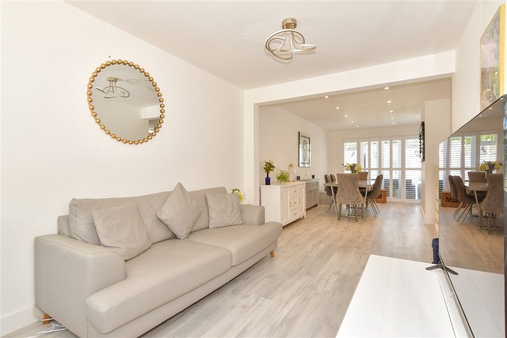 Property photo 1 of 10 Lounge