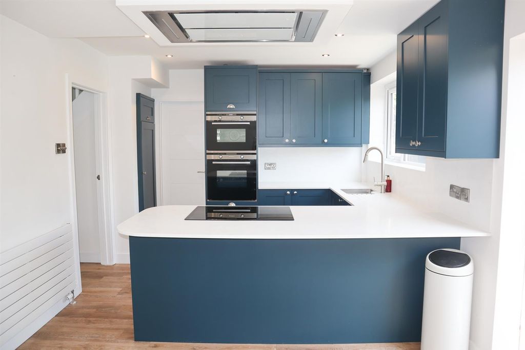 Property photo 3 of 12 Kitchen/Diner