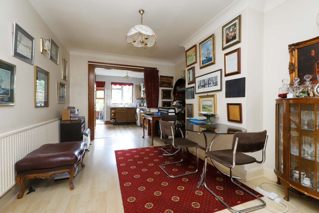 Property photo 3 of 13 4369332