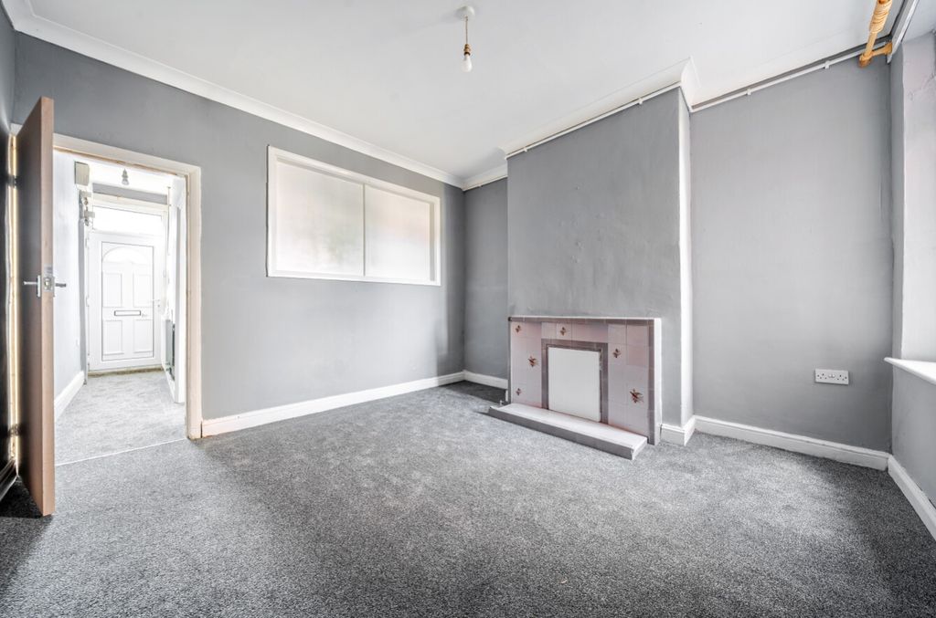 Property photo 2 of 11 1353985-9-68c163333Eb67