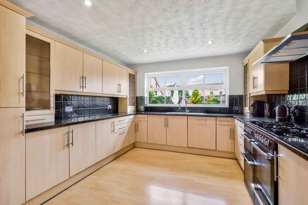 Property photo 2 of 22