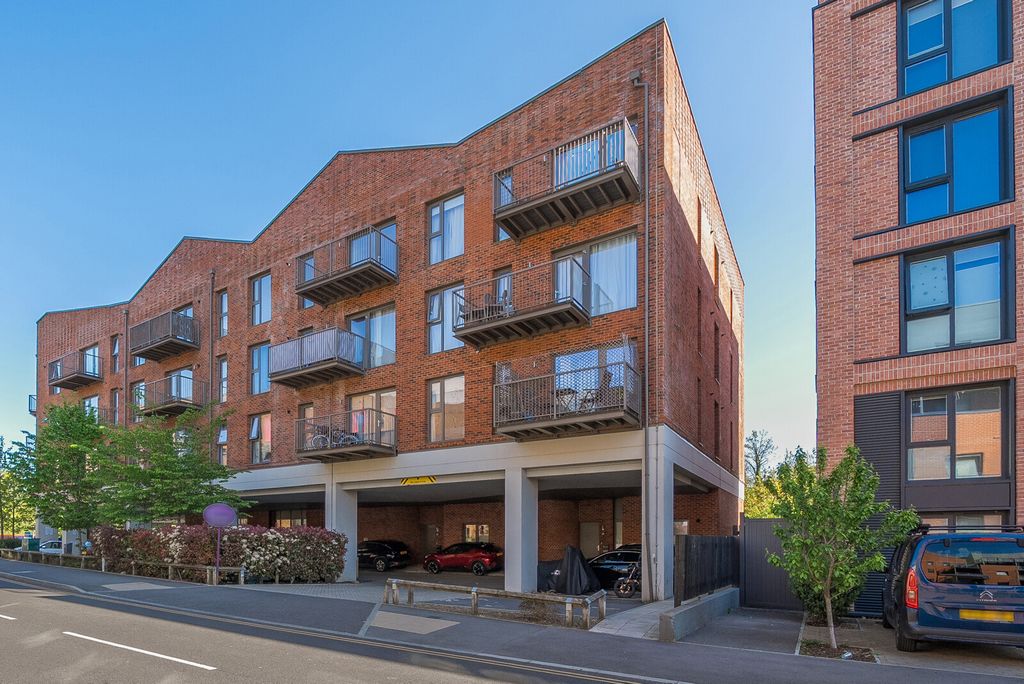 Property photo 1 of 39 1-69ee299402F90-1...