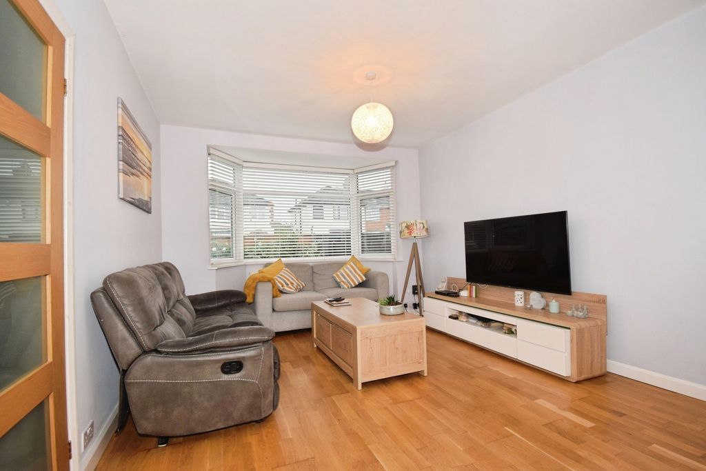 Property photo 2 of 17 Photo