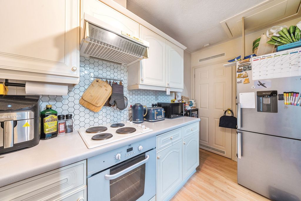 Property photo 3 of 12 Kitchen