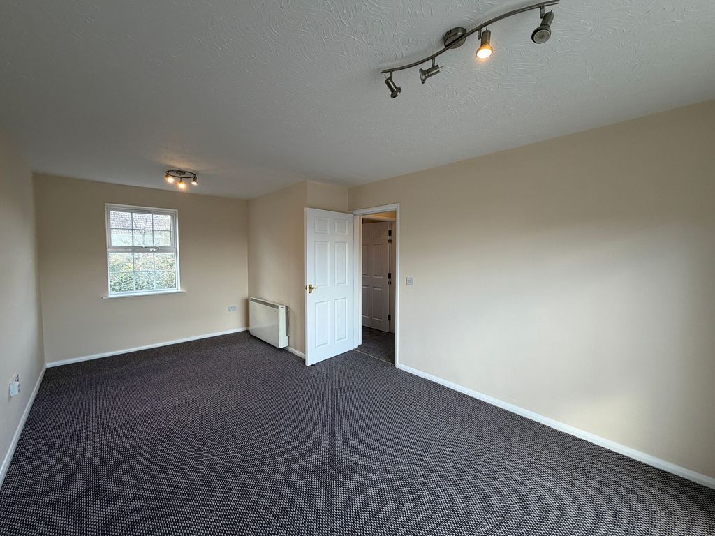 Property photo 2 of 7 Living Room