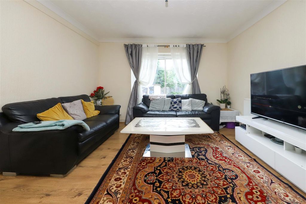 Property photo 3 of 9 Living Room