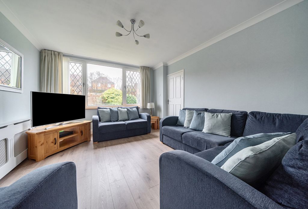 Property photo 2 of 16 1405220-10-698099...