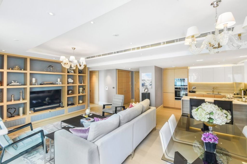 Property photo 3 of 12 Bridgeman House