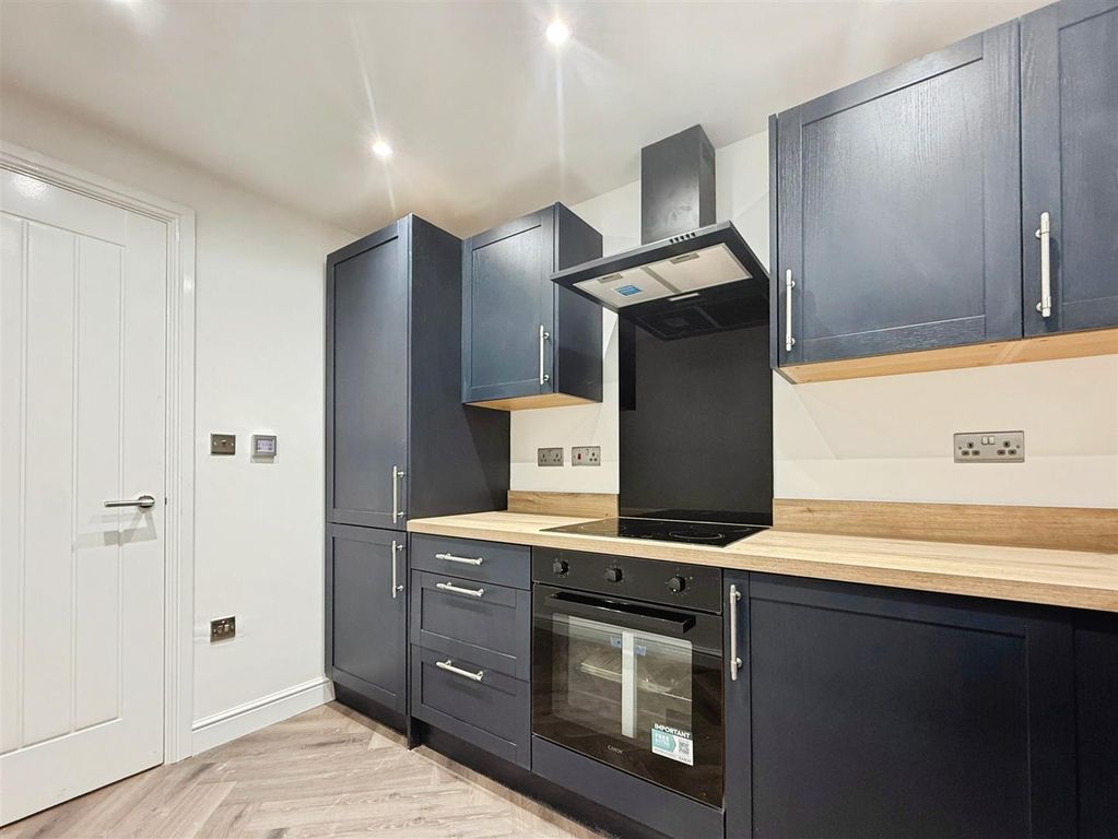 Property photo 3 of 10 Kitchen